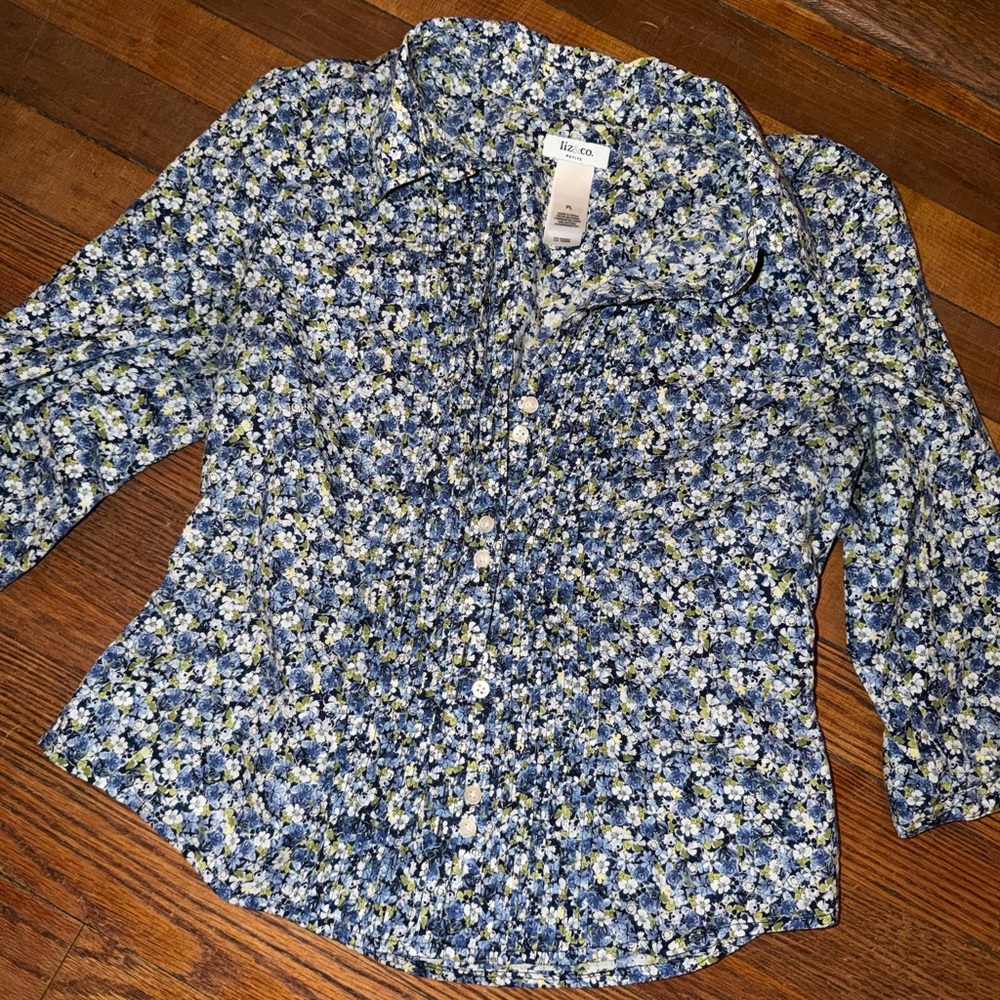 Liz & Co. Blue and White Floral Button Down Shirt